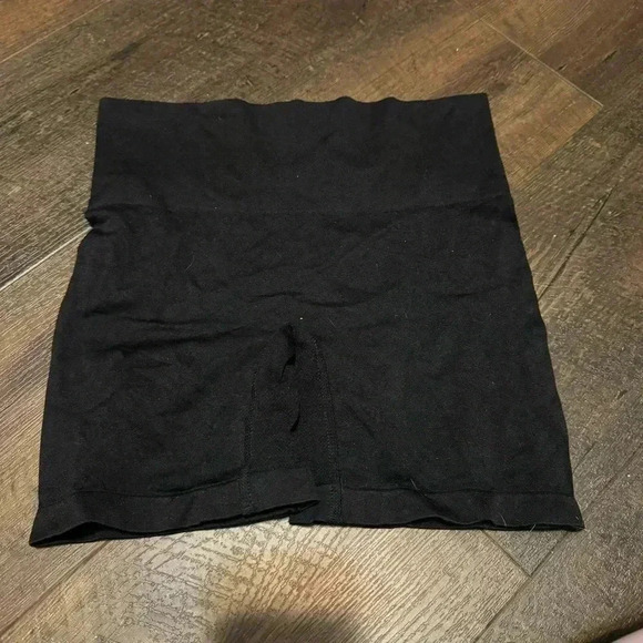 NWOT FIT  SHAPING SHORTS M - Picture 2 of 4